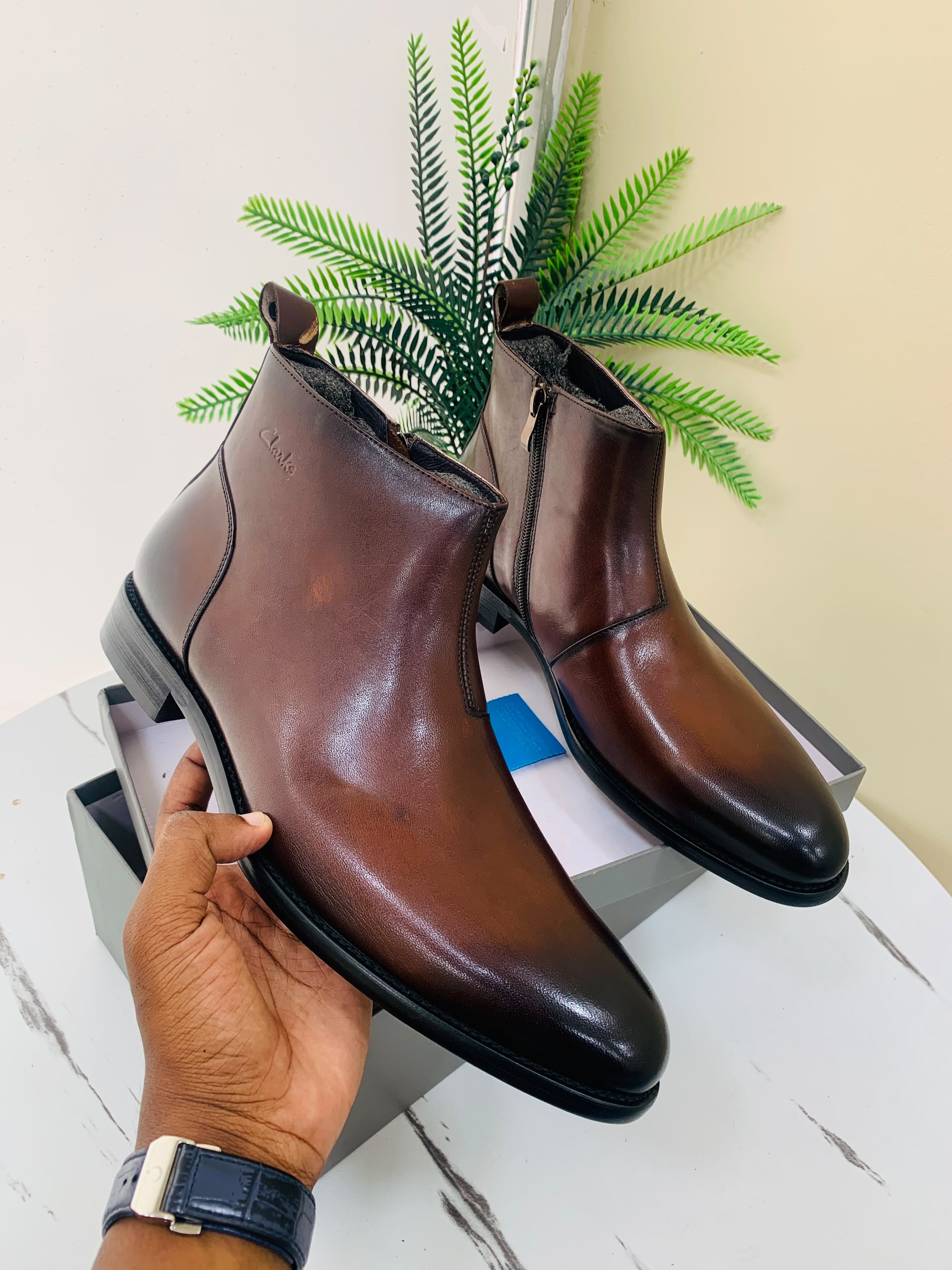 Men's leather shoes 